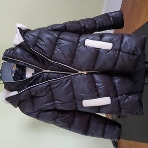 Girls Heavy Weight Stadium Puffer Jacket with Metallic Bib. Black. Size 10/12